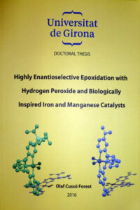 Highly enantioselective epoxidation with hydrogen peroxide and biologically inspired iron and manganese catalysts